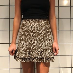 Short leopard print skirt